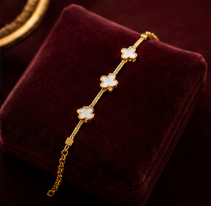 Elegant Gold Clover Bracelet for Women | Luxury Minimalist Charm Bracelet