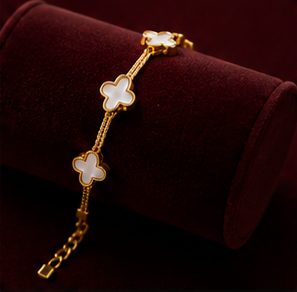 Elegant Gold Clover Bracelet for Women | Luxury Minimalist Charm Bracelet