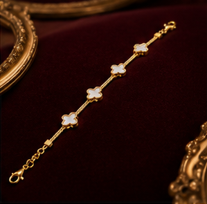 Elegant Gold Clover Bracelet for Women | Luxury Minimalist Charm Bracelet