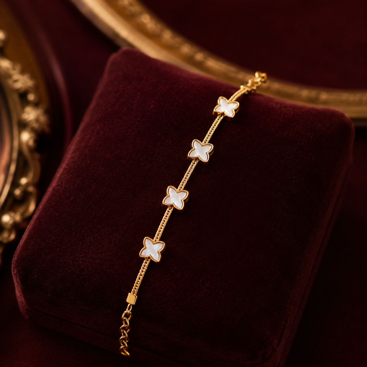 Elegant Gold Clover Bracelet for Women | Luxury Minimalist Charm Bracelet